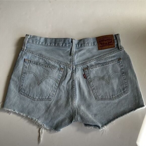 Levis 501 High Rise Denim Shorts Distressed Button Fly Light Wash Womens Size 30 - Picture 4 of 13